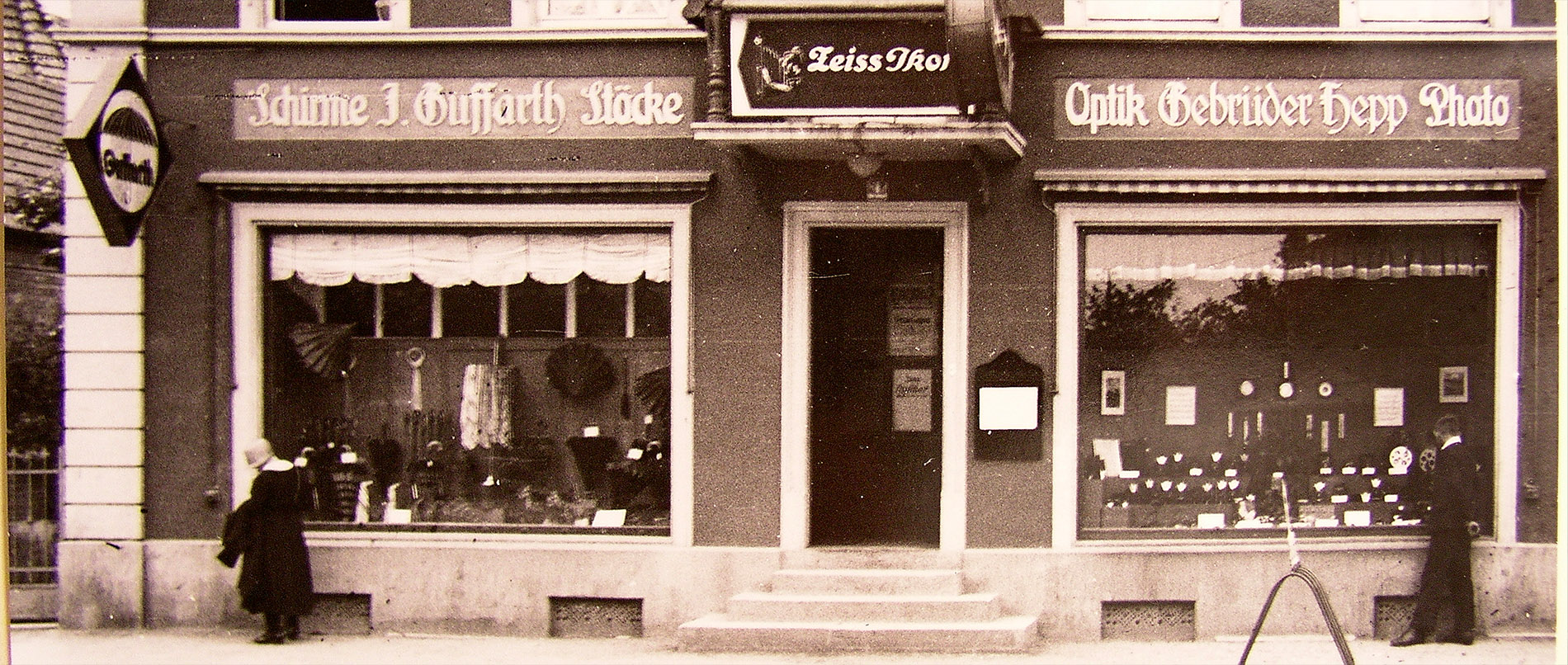 Außenfassade von HEPP in Siingen früher in schwarz weiß